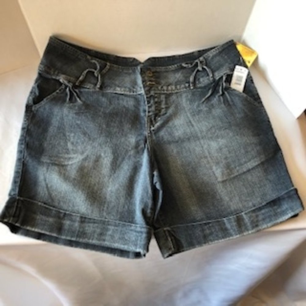 🆕 DramaGold Jean Stretch Cuffed Shorts | Denim